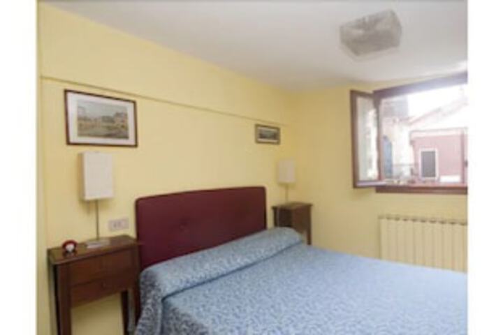 Room 5 of 17