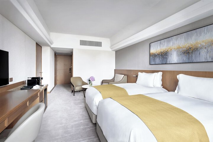 Room 12 of 82