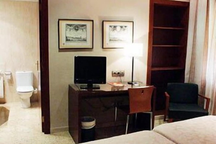 Room 17 of 57