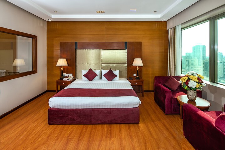 Room 27 of 76
