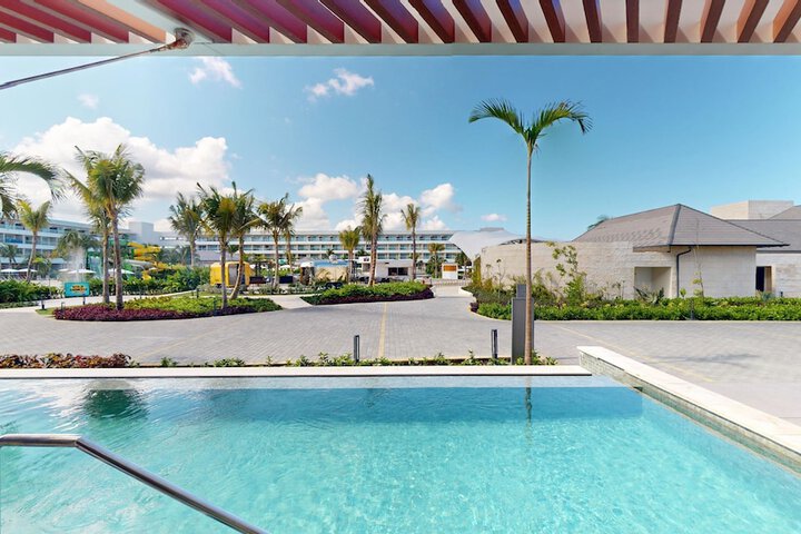 Pool 74 of 271