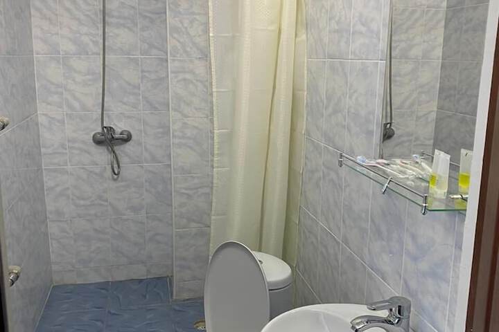 Room 8 of 11