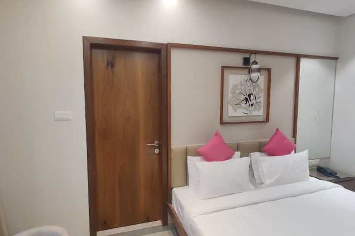 Room 5 of 12