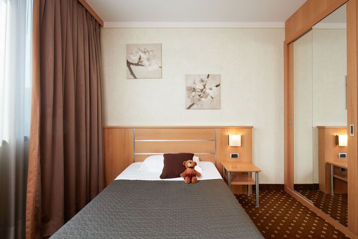 Room 9 of 63
