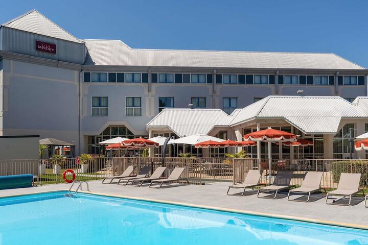 Pool Hotel