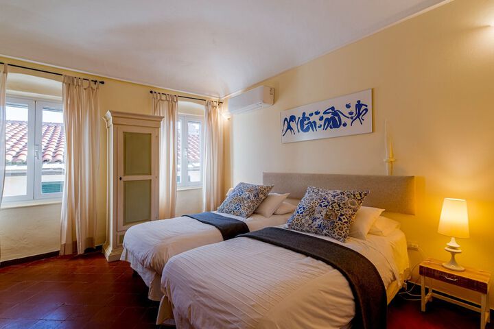 Room 12 of 65