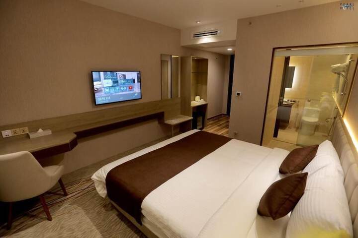 Room 10 of 18