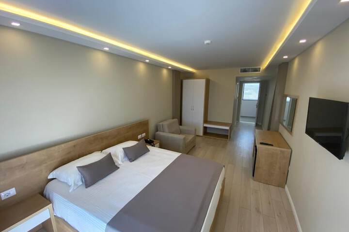 Room 5 of 24