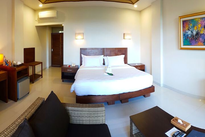 Room 8 of 106