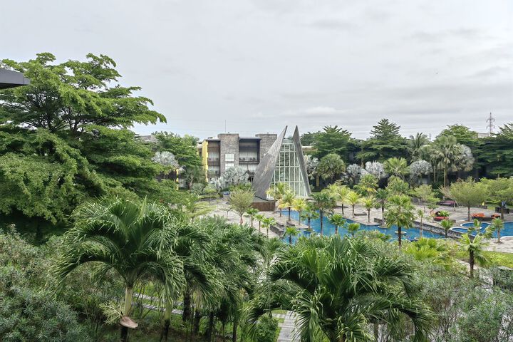 Hotel Pool