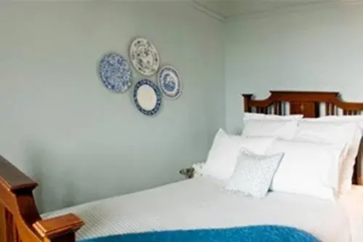 Room 5 of 11