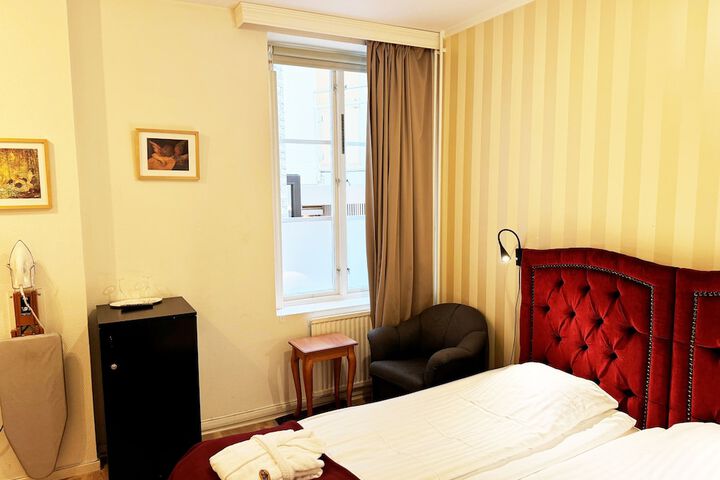 Room 35 of 212