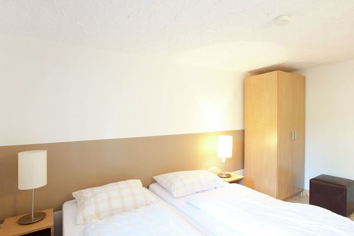 Room 7 of 34
