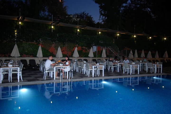 Pools & Facilities