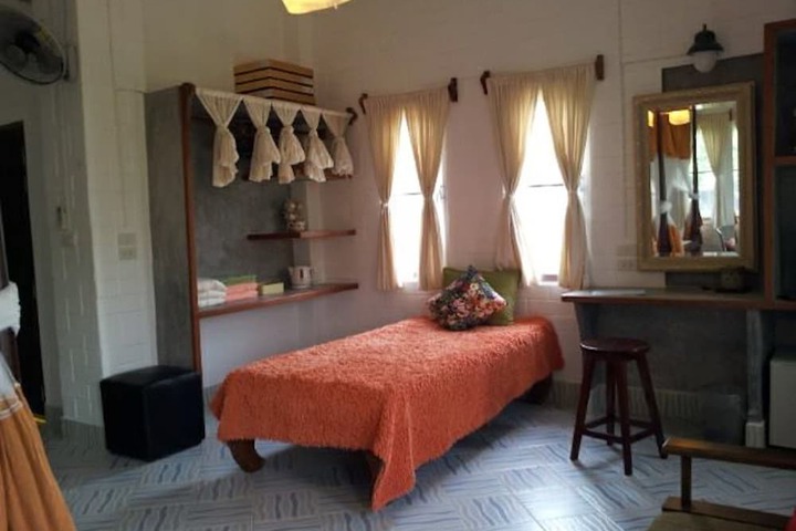 Room 12 of 150