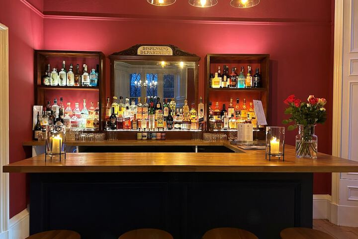 Lounge 104 of 158