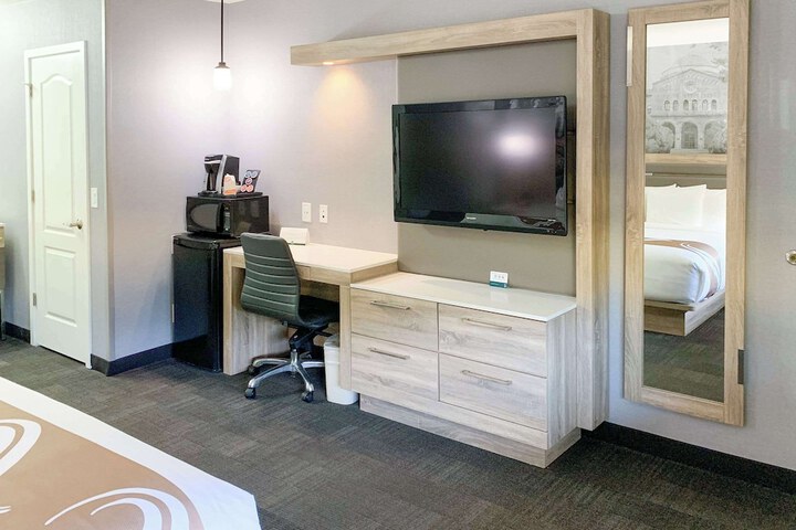 1 King Bed (2 of 5)
