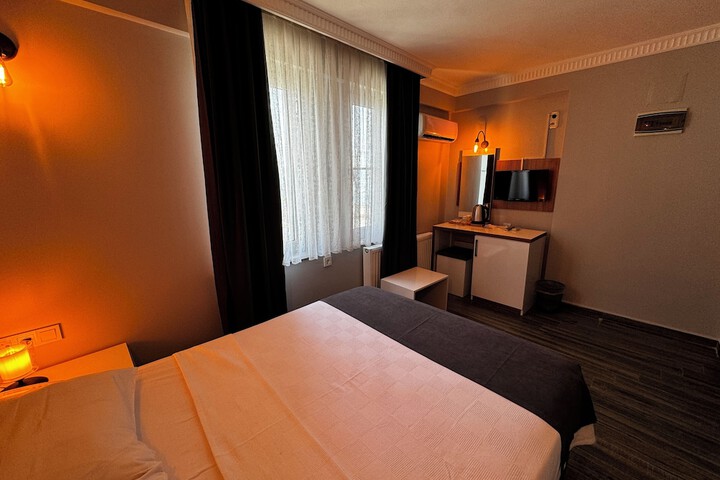 Room 11 of 85