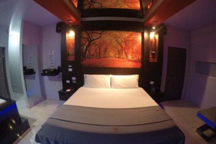 Room 14 of 78