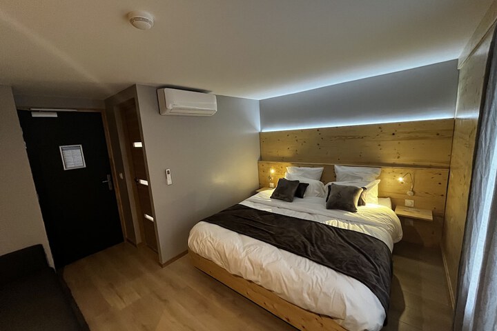 Room 8 of 50