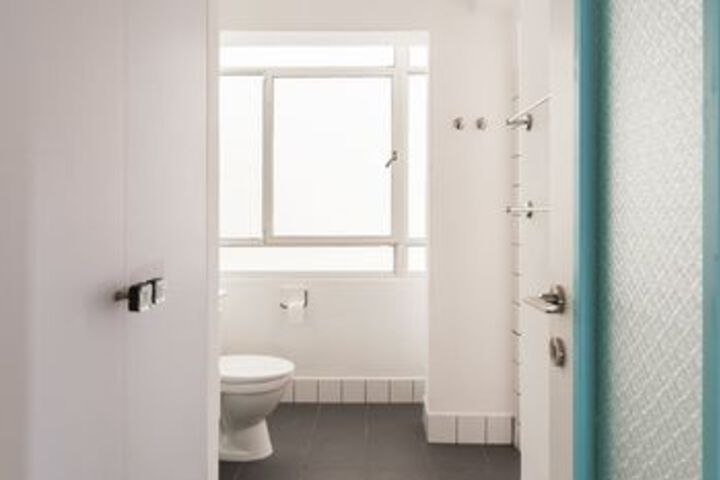 Room 6 of 25