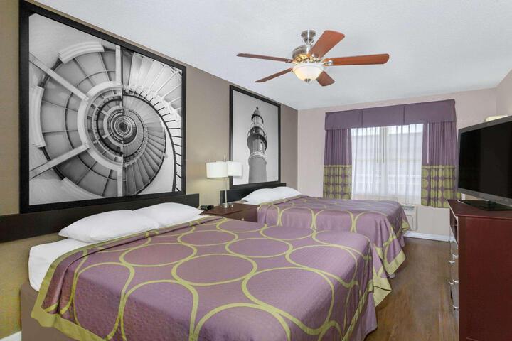 1 Queen Bed Mobility Hearing Impaired Accessible Room (4 of 14)