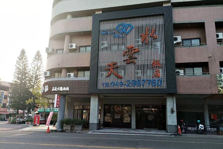 Crystal Hotel in Puli
