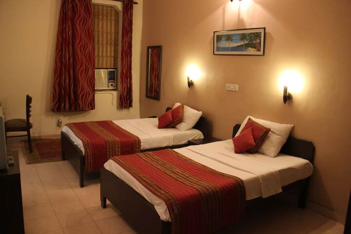 Room 3 of 7