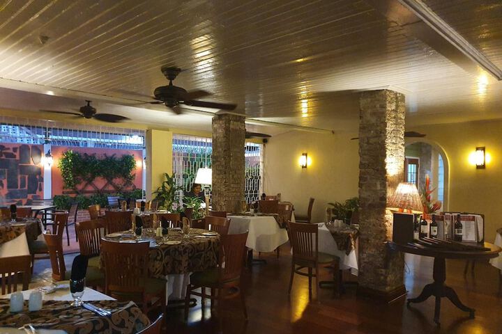Dining 27 of 43