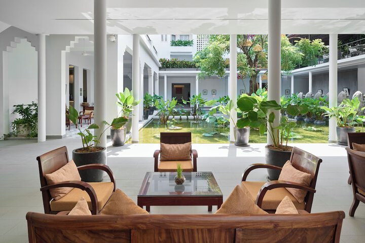 Hotel Exterior 96 of 113