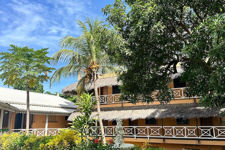 Holiday Beach Hotel