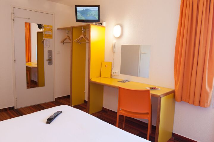 Room 6 of 49