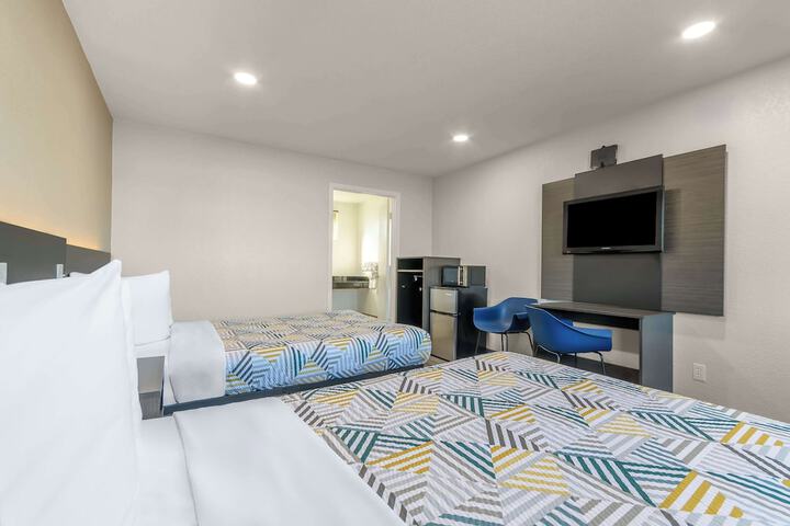Double Accessible Queen Size Bed (6 of 7)