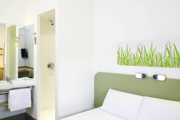 Room 14 of 38