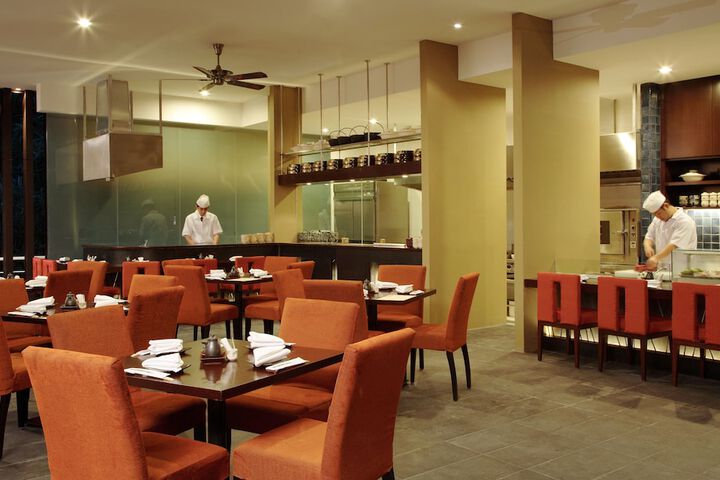 Dining 33 of 43