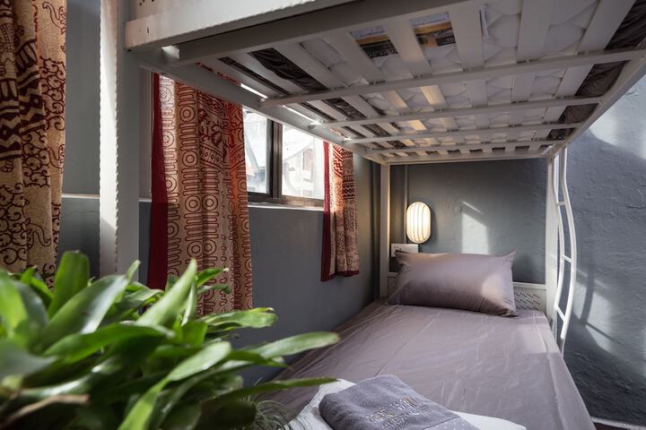Room 7 of 65