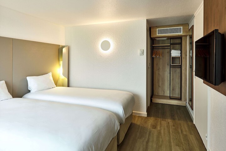 Room 15 of 42