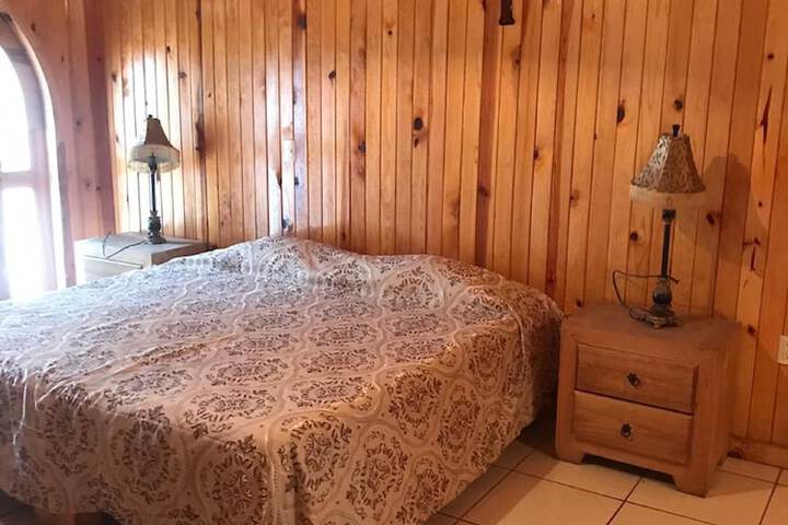 Room 4 of 81