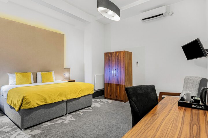 Room 26 of 106
