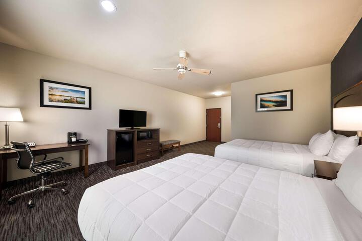 2 Queen Beds Flat Screen Television Microwave and Refrigerator High Speed Internet A (13 of 14)