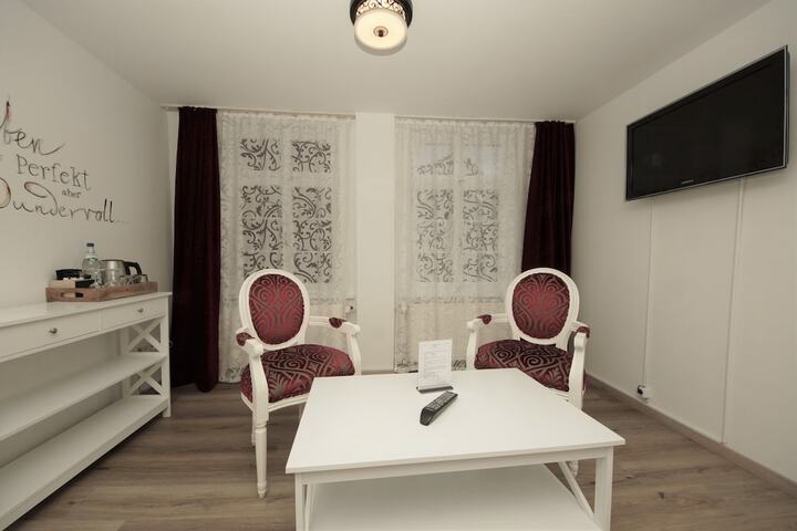 Room 13 of 19
