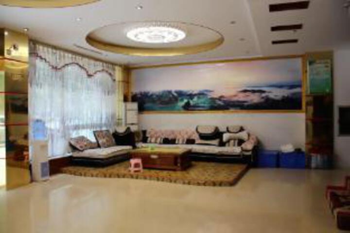 Lingchun Hotel