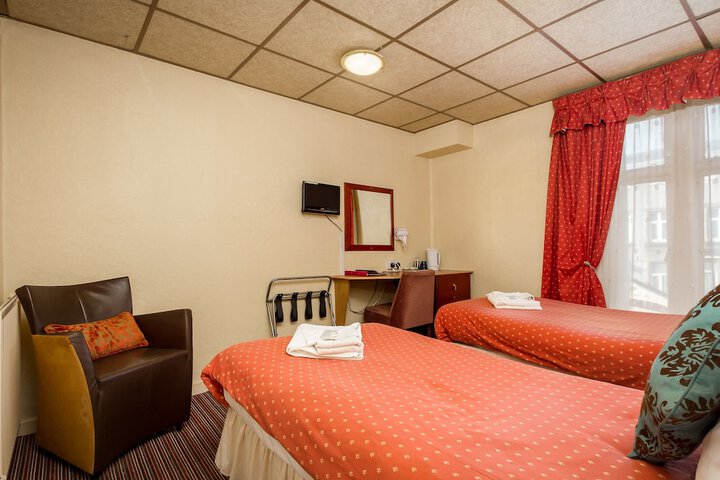 Room 33 of 61
