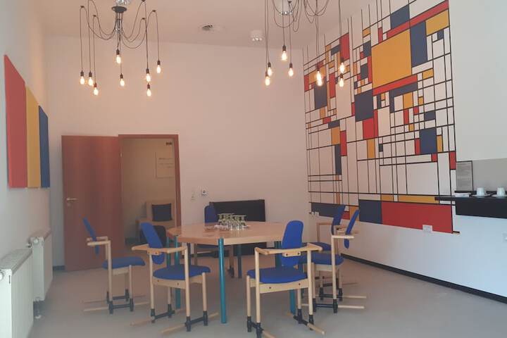Business Center 34 of 37