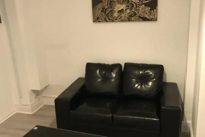 Room 4 of 7
