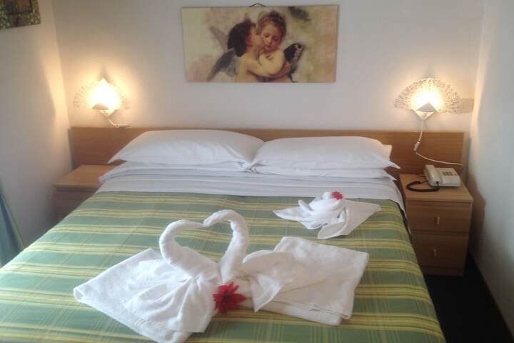 Room 10 of 34