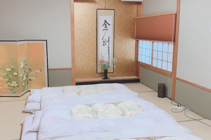 Room 11 of 18