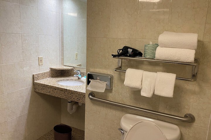 Room 10 of 33