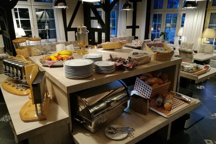 Dining 66 of 77