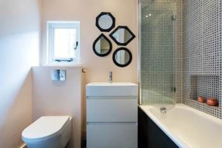 Room 4 of 32